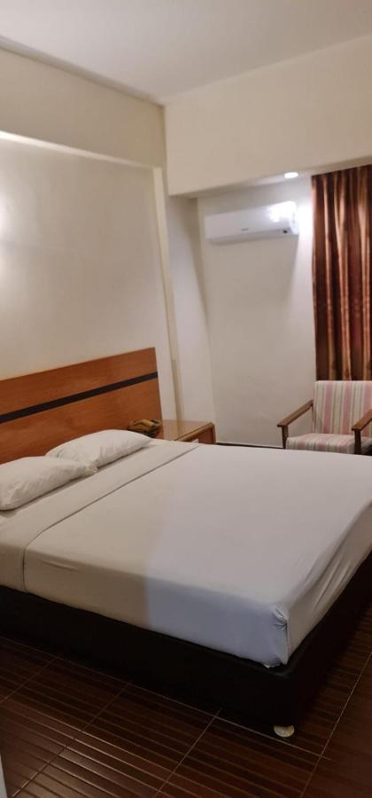 Paradise Hotel Tanjung Pinang Exterior foto