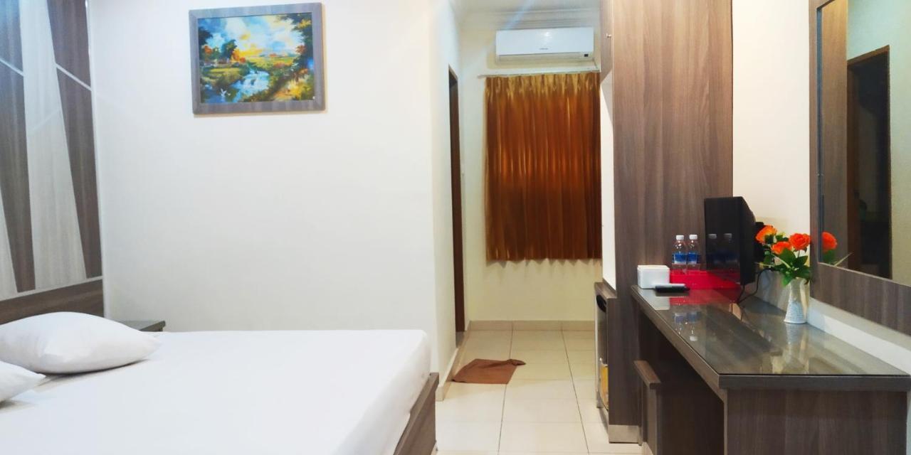 Paradise Hotel Tanjung Pinang Exterior foto